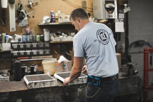 memphis ice expert doing preventative maintenance to an ice machine